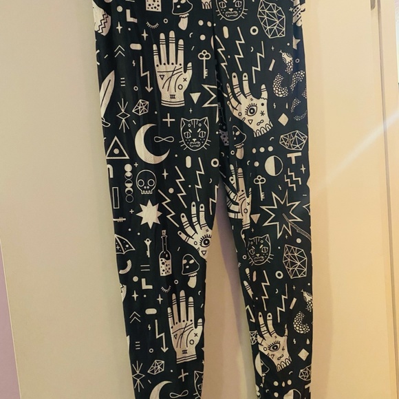 Threadless Unisex Leggings in Witchcraft Pattern Size 2XL - Picture 3 of 3